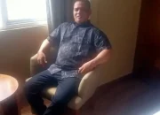 Fajrat mewakili warga desa batu mundom meminta kadis pendidikan kabupaten Mandailing Natal Memperhentikan Komite Sekolah SD Negeri  383 Dan SMP Negeri 3 Atap Desa Batu Mundom