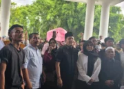 Para Demonstran Aliansi Mimbar Rakyat Gruduk Kantor DPRD Dengan Berbagai MacamTuntutan