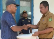 Kades Singengu Salurkan 32 Karung Beras Untuk Warga Terdampak Longsor dan Banjir