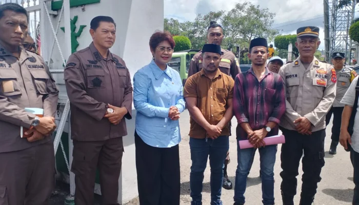 LSM pelopor desak satker wilayah I transparansi soal anggaran preservasi jalan piru- loki iha Kulur.